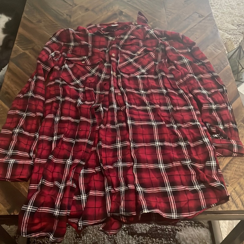 Black, red and white flannel Company is divided by H&M women’s size 2